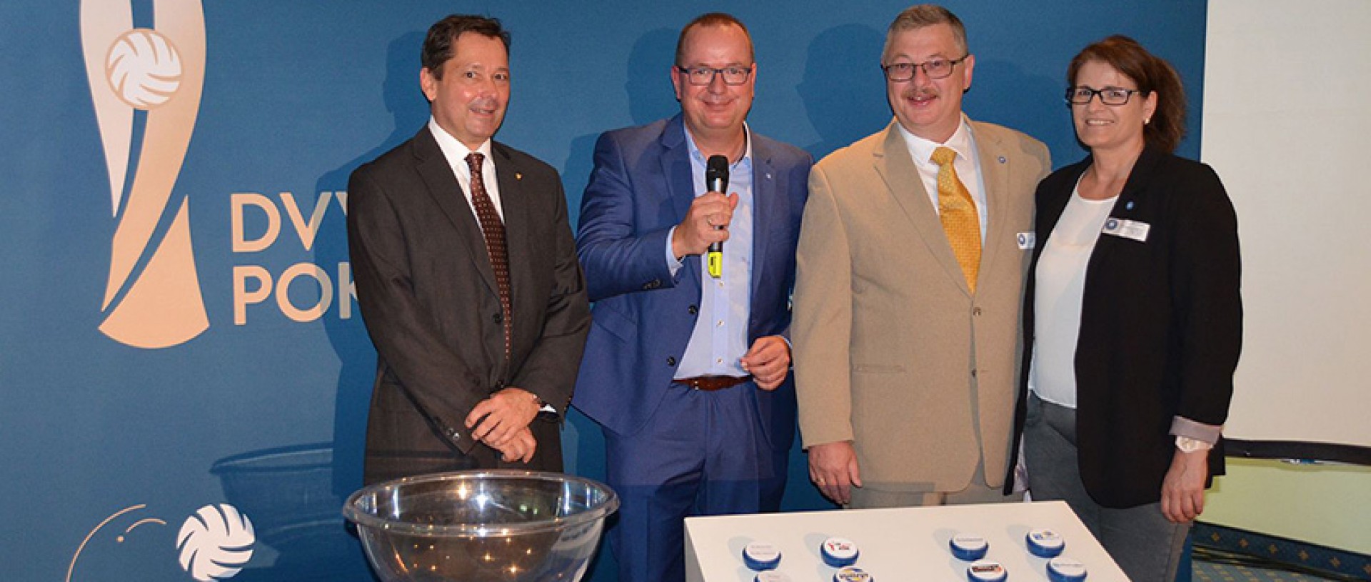 Achtelfinal-Auslosung: Joachim Fitzner, Moderator Frank Bleydorn, Bundesspielwart Gerald Kessing und Viola Knospe (Managerin Spielbetrieb). (Foto: VBL)